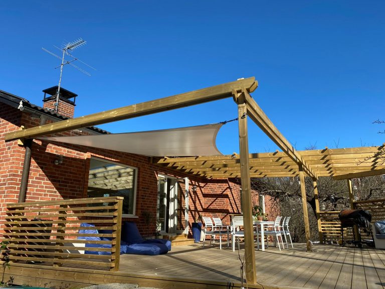 Solsegel och pergola