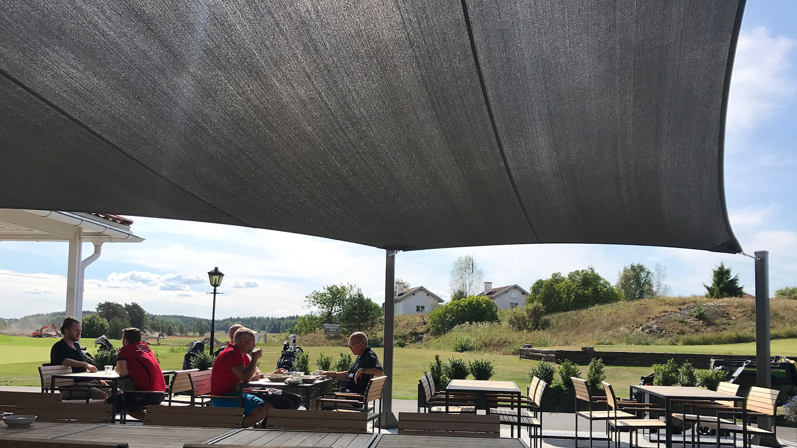 Svart solsegel uteservering