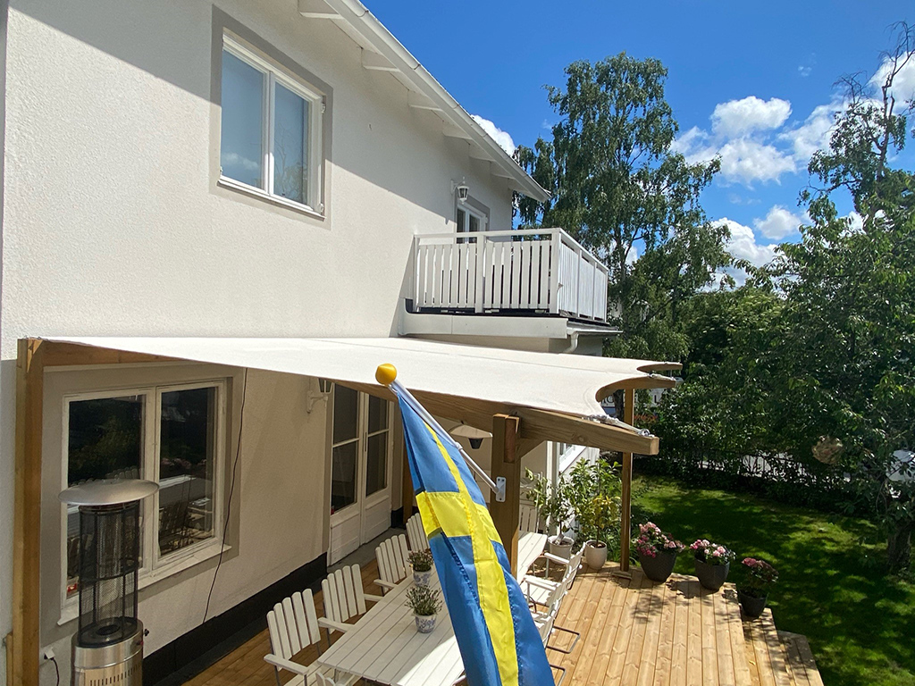 Pergola med solsegel