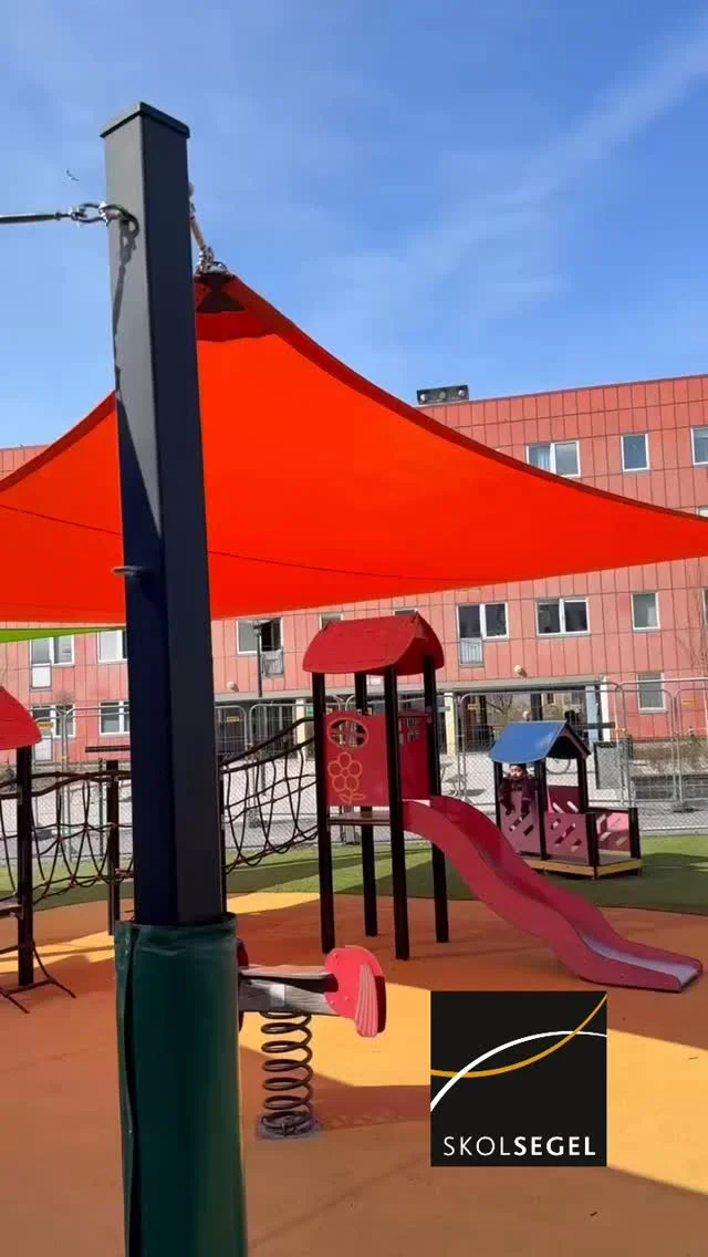 Skolsegel erbjuder 10 års garanti! 

#skolsegel #solskydd #solsegel #förskolan #segeltak